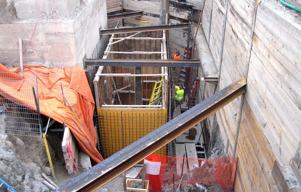 Lining installation for odour control facility